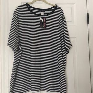 😎Black &White Striped Tee Sale! NWT!😎